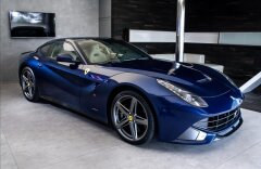 Ferrari F12 Berlinetta karbon paket, lift, JBL, kamera, nové