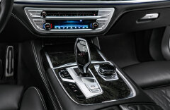 BMW 750 M-paket, masáže, TV Head-up, nezávislé, tažné 750i xDrive AT