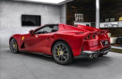 Ferrari 812 6,5 GTS V12, lift, karbon, 360°, Alcantara/karbon