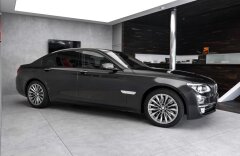 BMW Řada 7 750d xDrive, noční, HUD, asistenty