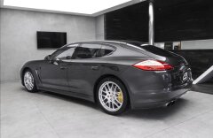 Porsche Panamera Turbo PDCC, keramiky, burmester