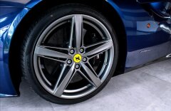Ferrari F12 Berlinetta karbon paket, lift, JBL, kamera, nové