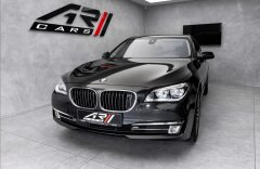 BMW Řada 7 750d xDrive, noční, HUD, asistenty