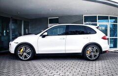 Porsche Cayenne Turbo, Burmester, keramiky, panorama, ACC
