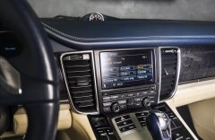Porsche Panamera Turbo, bicolor interiér, sport chrono, PDCC