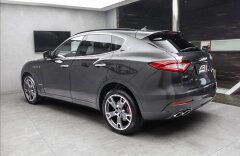 Maserati Levante S Gransport SQ4, model 2018, servodověry, asistent