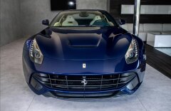 Ferrari F12 Berlinetta karbon paket, lift, JBL, kamera, nové