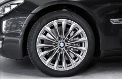 BMW Řada 7 750d xDrive, noční, HUD, asistenty
