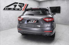 Maserati Levante S Gransport SQ4, model 2018, servodověry, asistent