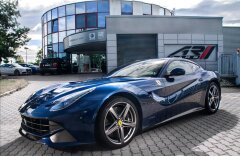 Ferrari F12 Berlinetta karbon paket, lift, JBL, kamera, nové