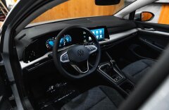 Volkswagen Golf 1,0 VIII, LIFE, KAMERA, ŤAŽNÉ ZARIADENIE, NOVÉ