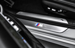 BMW 750 M-paket, masáže, TV Head-up, nezávislé, tažné 750i xDrive AT