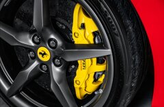 Ferrari 488 GTB Karbon+LED, racing sedadla, kamera, Akrapovic,