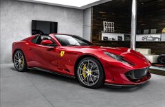 Ferrari 812 6,5 GTS V12, lift, karbon, 360°, Alcantara/karbon