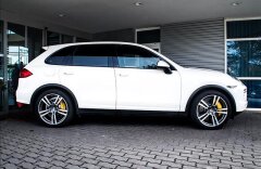 Porsche Cayenne Turbo, Burmester, keramiky, panorama, ACC