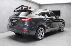 Maserati Levante S Gransport SQ4, model 2018, servodověry, asistent