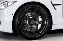 BMW M4 coupe, LED, asistenty, kovaná kola, 520PS