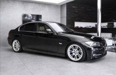 BMW Řada 3 335i, kůže Dakota, 18" M kola, PDC