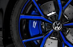 Volkswagen Golf R 20 Performance limited edition, Akrapovič, SKLAD