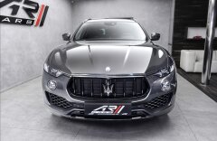Maserati Levante S Gransport SQ4, model 2018, servodověry, asistent