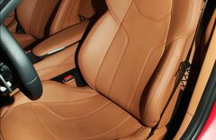 Ferrari F12 Berlinetta 7letý servisní paket  Speciální červený mat