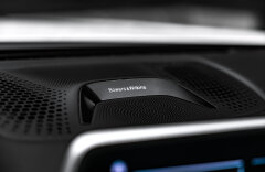 BMW 750 M-paket, masáže, TV Head-up, nezávislé, tažné 750i xDrive AT