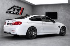 BMW M4 coupe, LED, asistenty, kovaná kola, 520PS
