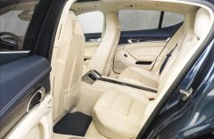 Porsche Panamera Turbo, bicolor interiér, sport chrono, PDCC