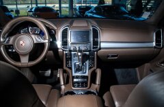 Porsche Cayenne Turbo, Burmester, Panorama, PDCC, nezávislé