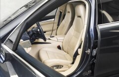 Porsche Panamera Turbo, bicolor interiér, sport chrono, PDCC