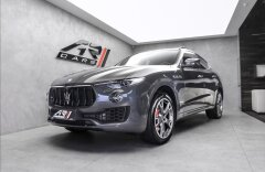 Maserati Levante S Gransport SQ4, model 2018, servodověry, asistent