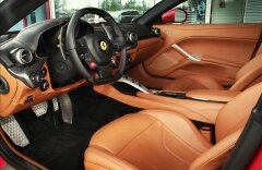 Ferrari F12 Berlinetta 7letý servisní paket  Speciální červený mat