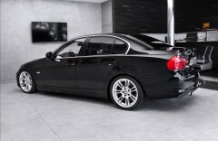 BMW Řada 3 335i, kůže Dakota, 18" M kola, PDC