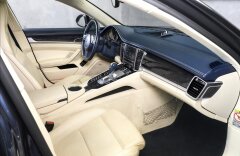 Porsche Panamera Turbo, bicolor interiér, sport chrono, PDCC