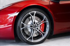 McLaren MP4-12C 3.8 twin turbo, karbon paket, lift systém