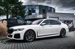 BMW 750 M-paket, masáže, TV Head-up, nezávislé, tažné 750i xDrive AT