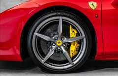 Ferrari 488 GTB Karbon+LED, racing sedadla, kamera, Akrapovic,