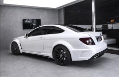 Mercedes-Benz Třídy C C63 AMG coupe black series optik paket