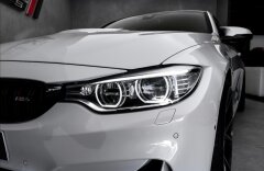 BMW M4 coupe, LED, asistenty, kovaná kola, 520PS