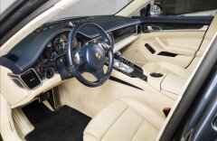 Porsche Panamera Turbo, bicolor interiér, sport chrono, PDCC