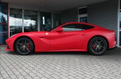 Ferrari F12 Berlinetta 7letý servisní paket  Speciální červený mat