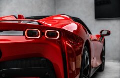 Ferrari SF90 Spider, lift, kamera