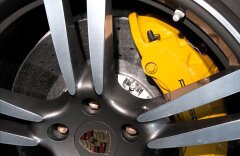 Porsche Cayenne Turbo keramiky, PDCC, panorama, ventilace, Bose