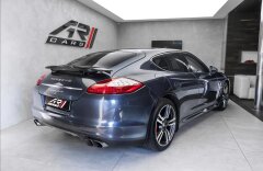 Porsche Panamera Turbo, bicolor interiér, sport chrono, PDCC