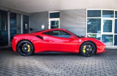 Ferrari 488 Karbon sedadla, Exclusive černý paket, Sklade