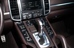 Porsche Cayenne Turbo keramiky, PDCC, panorama, ventilace, Bose