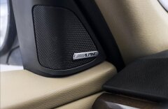 BMW Řada 3 335i, kůže Dakota, 18" M kola, PDC