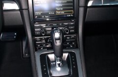 Porsche Cayman PDK, aktivní podvozek PASM, PDLS světlomety