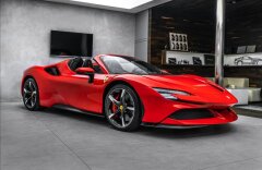 Ferrari SF90 Spider, lift, kamera