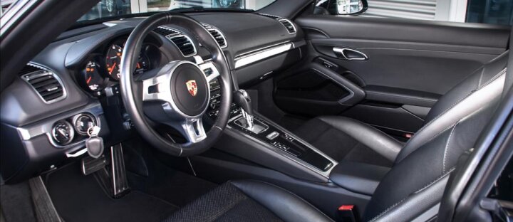 Porsche Cayman PDK, aktivní podvozek PASM, PDLS světlomety